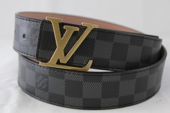 UX1009 Louis Vuitton 550 lei