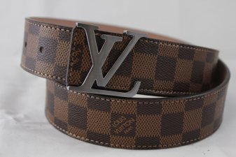 UX1008  Louis Vuitton  550 lei